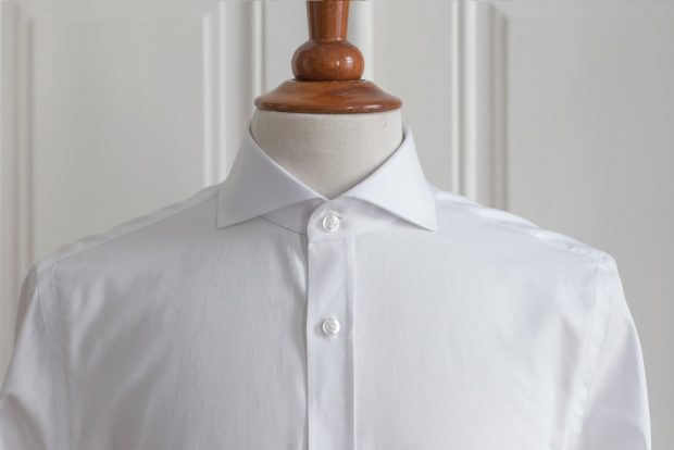Dress shirt collars: Cutaway collar