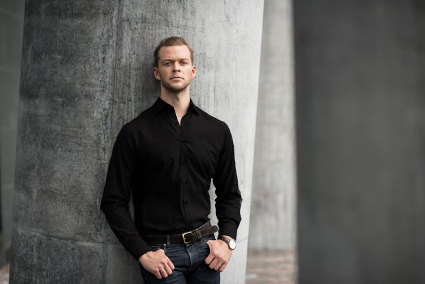 men black shirt outfit