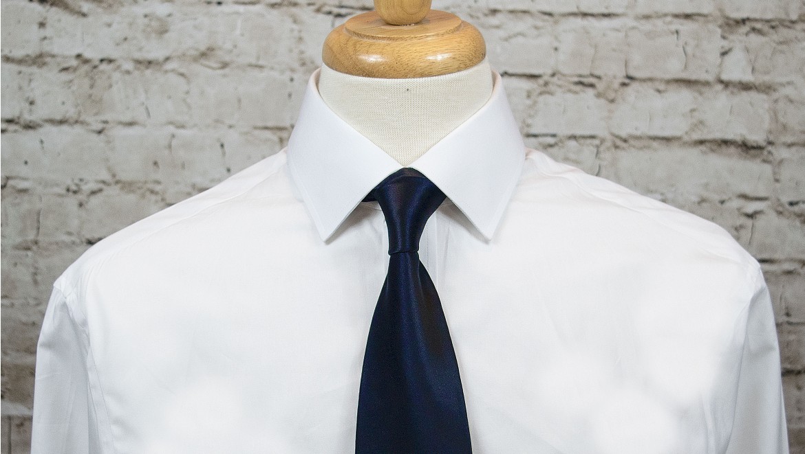 point collar dress shirt